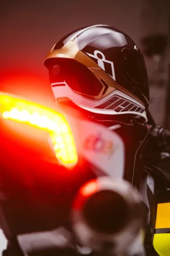 Icon AIRFRAME PRO CARBON Hyperstrike bukósisak | Black/Gold