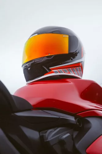 Icon AIRFRAME PRO CARBON Hyperstrike bukósisak | Black/Orange/Red