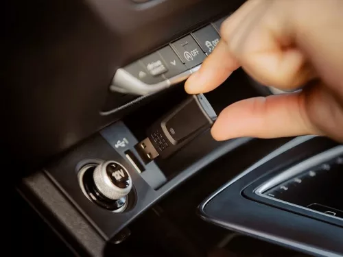 QUAD LOCK AUTÓS - Vezeték nélküli CARPLAY/ANDROID autós adapter