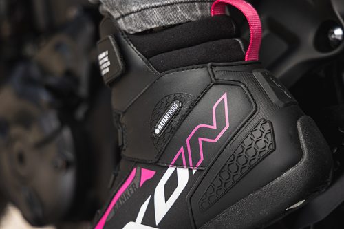 IXON RANKER Vízálló Női motoros cipő | Black/Fuchsia